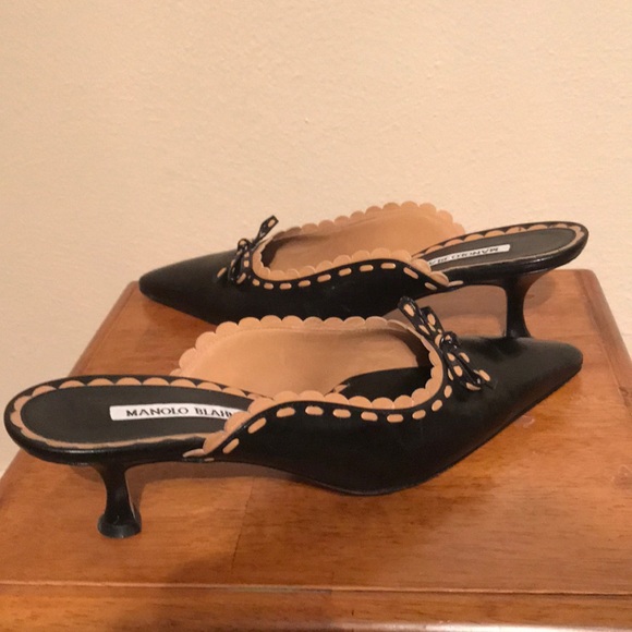 Manolo Blahnik Shoes - Manolo Blahnik kitten heels sandals